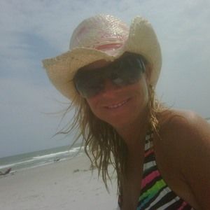 Meet your Posher, Leslie